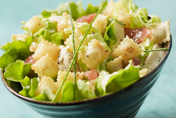Salade de ravioles au Saint-Marcellin et lardons