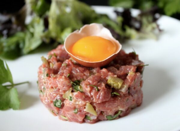 Tartare de boeuf coupé au couteau