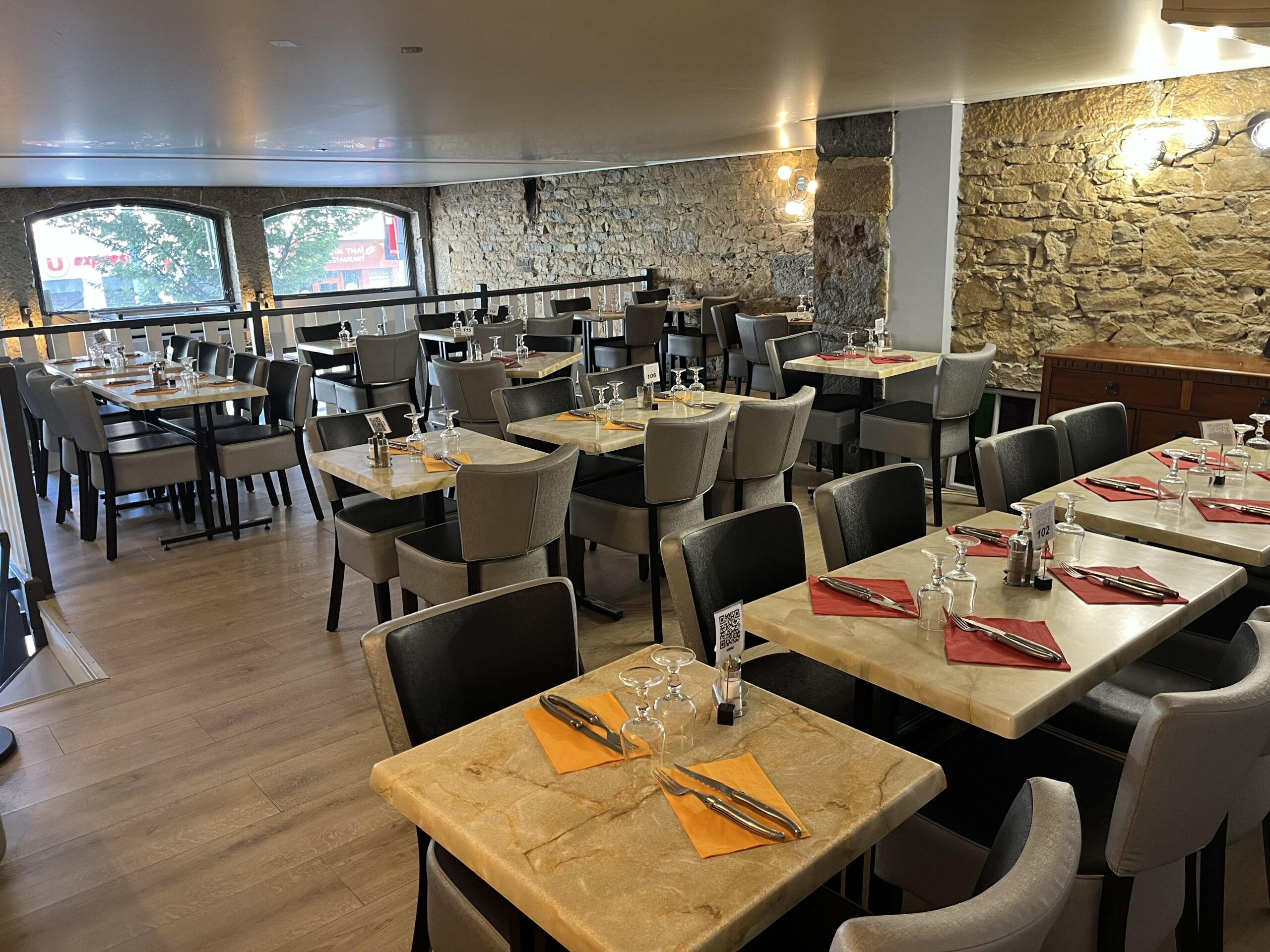 Salle principale restaurant Paolino Lyon